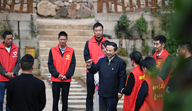 两会季丨围绕墟落振兴和配合富足，，，，，，张天任代表提交这些建议